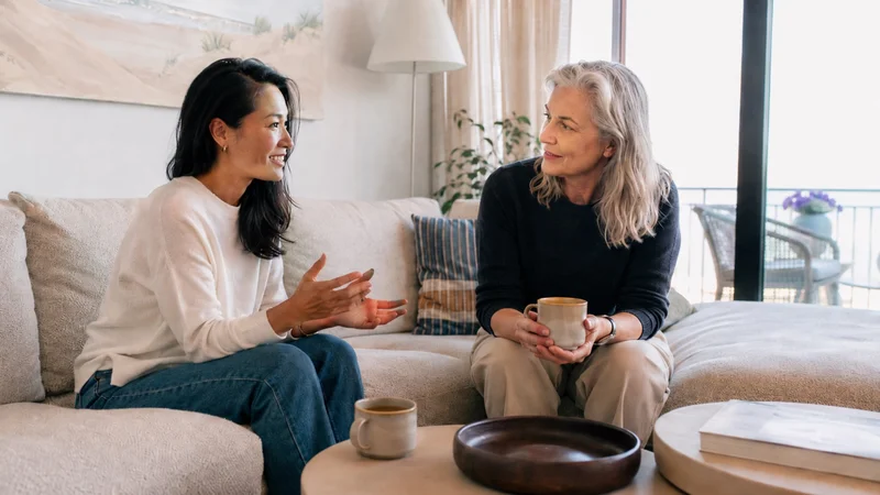 Deux personnes en conversation, illustrant la co-régulation et la sécurité relationnelle